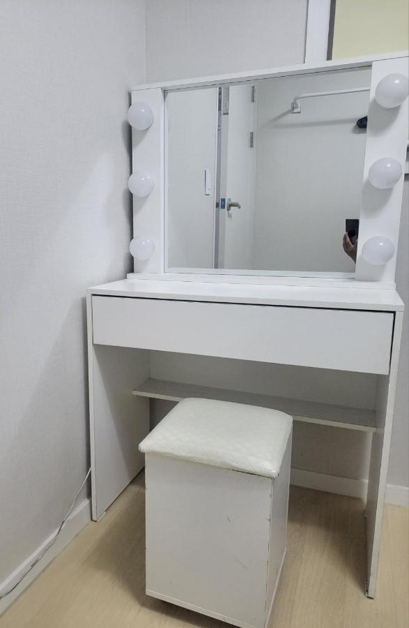 Newly Renovated 2 Bedroom Apartment #7 Сеул Экстерьер фото