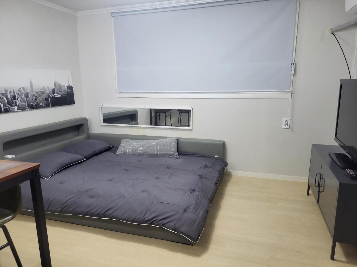 Newly Renovated 2 Bedroom Apartment #7 Сеул Экстерьер фото