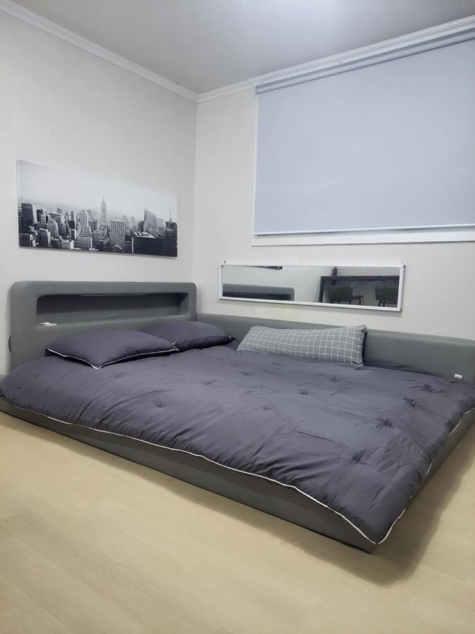 Newly Renovated 2 Bedroom Apartment #7 Сеул Экстерьер фото