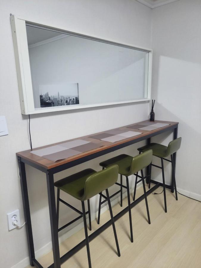 Newly Renovated 2 Bedroom Apartment #7 Сеул Экстерьер фото