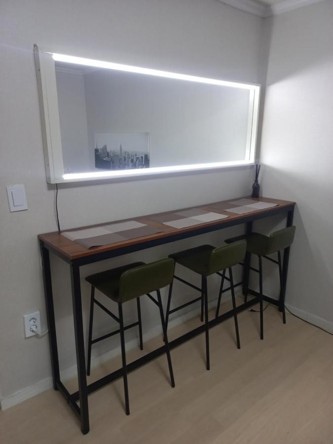 Newly Renovated 2 Bedroom Apartment #7 Сеул Экстерьер фото
