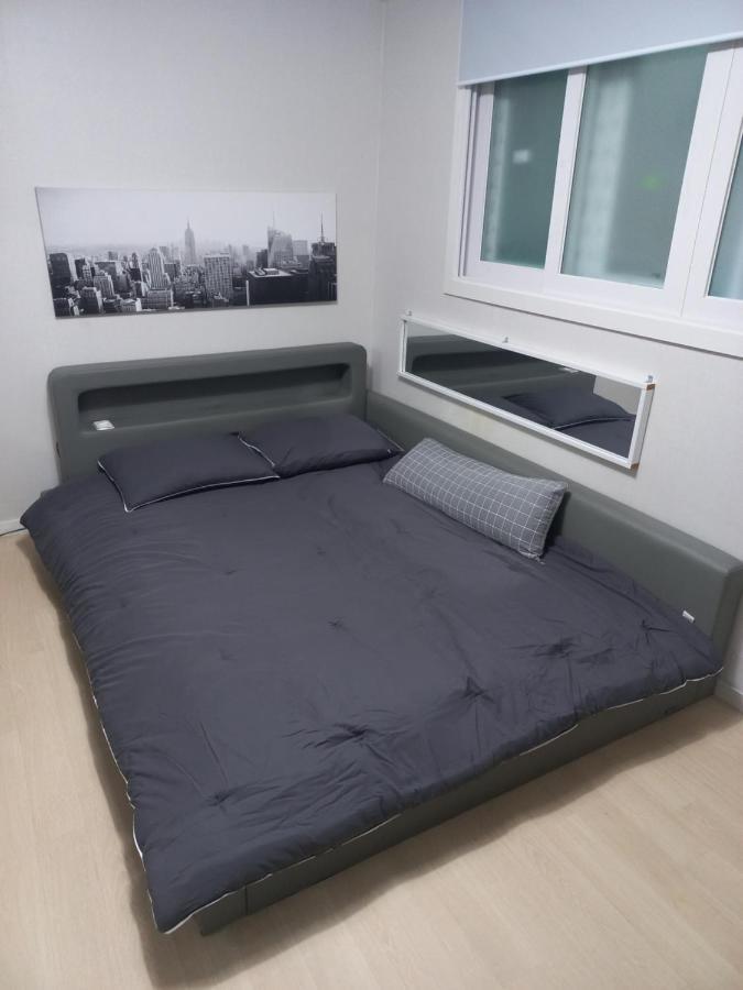 Newly Renovated 2 Bedroom Apartment #7 Сеул Экстерьер фото