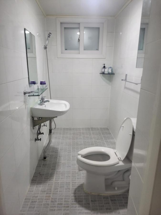 Newly Renovated 2 Bedroom Apartment #7 Сеул Экстерьер фото